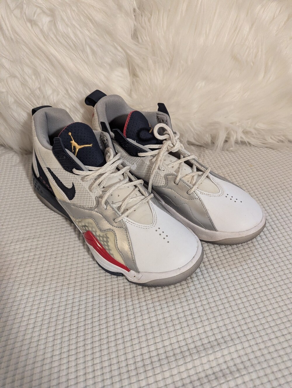Nike Men's White Gray Navy Red Athletic Sneakers Size 12